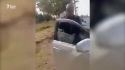 Додситон мегӯяд, ӯро таҳқир кардаанд. Афсарони БДА исрор меварзанд, ки туҳмат аст Додситон мегӯяд, ӯро таҳқир кардаанд. Афсарони БДА исрор меварзанд, ки туҳмат аст