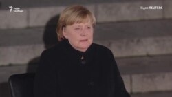 Меркель залишає посаду канцлера під пісню зірки панк-року Ніни Гаґен Меркель залишає посаду канцлера під пісню зірки панк-року Ніни Гаґен