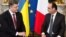 Президенти України та Франції Петро Порошенко та Франсуа Олланд (©Shutterstock)