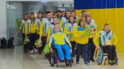 Паралімпійську збірну зустріли в Києві квітами та оплесками (відео) Паралімпійську збірну зустріли в Києві квітами та оплесками (відео)