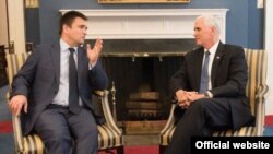 Переговори міністра закордонних справ України Павла Клімкіна (л) і віце-президента США Майка Пенса, Вашингтон, 10 травня 2017 року