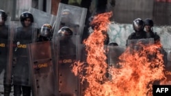 Части Национальной гвардии на уличных протестах в Венесуэле