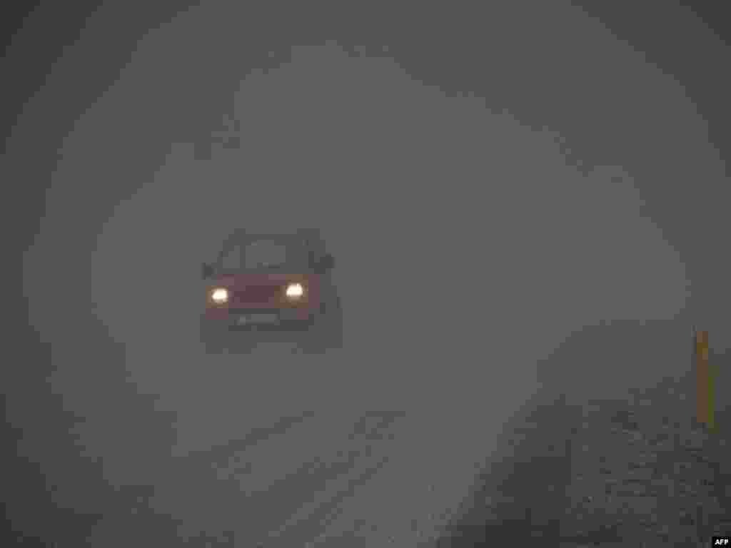 Gusti dim i pepeo narušavaju vidljivost , Porvaldseyri, 19.04.2010.