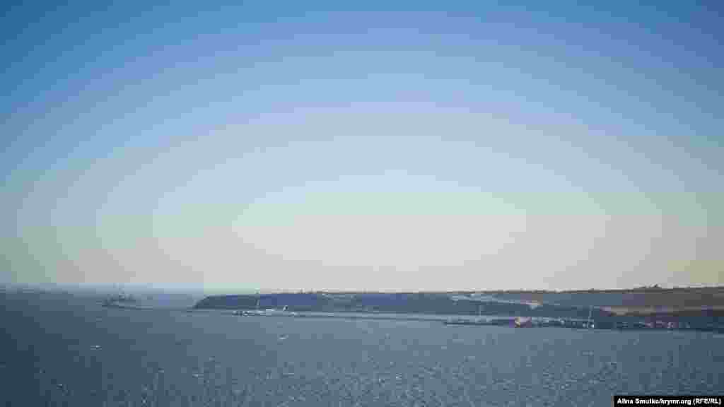 Среди проектов был даже план тоннеля, но сложный рельеф дна Черного моря не подошел для такой идеи