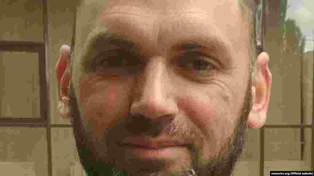 Рустем Шейхалиев – обвиняется в причастности к исламской политической партии «Хизб ут-Тахрир», признанной в России террористической, но действующей без ограничения на уровне национальных законодательств многих стран мира. Он признан правозащитниками политзаключенным.