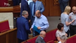 Депутати наполягають на негайному знятті недоторканності зі своїх колег (відео) Депутати наполягають на негайному знятті недоторканності зі своїх колег (відео)
