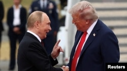 Глава России Путин и президент США Трамп во время переговоров на Аляске. 15 августа 2025 года