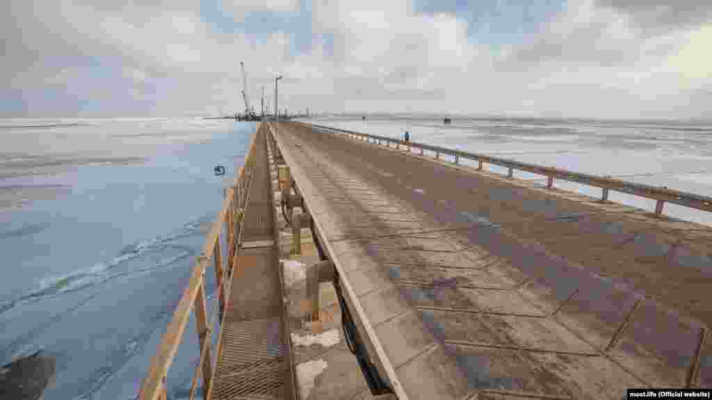 В то же время профессор Института водных проблем РАН Владимир Дебольский имеет противоположное мнение: «Постояли (глыбы льда – КР), потом пошли. Нормально, все бывает в таких случаях. Не забывайте, что Россия – это северная страна. И там эти вещи были и будут. И будут с этим бороться»