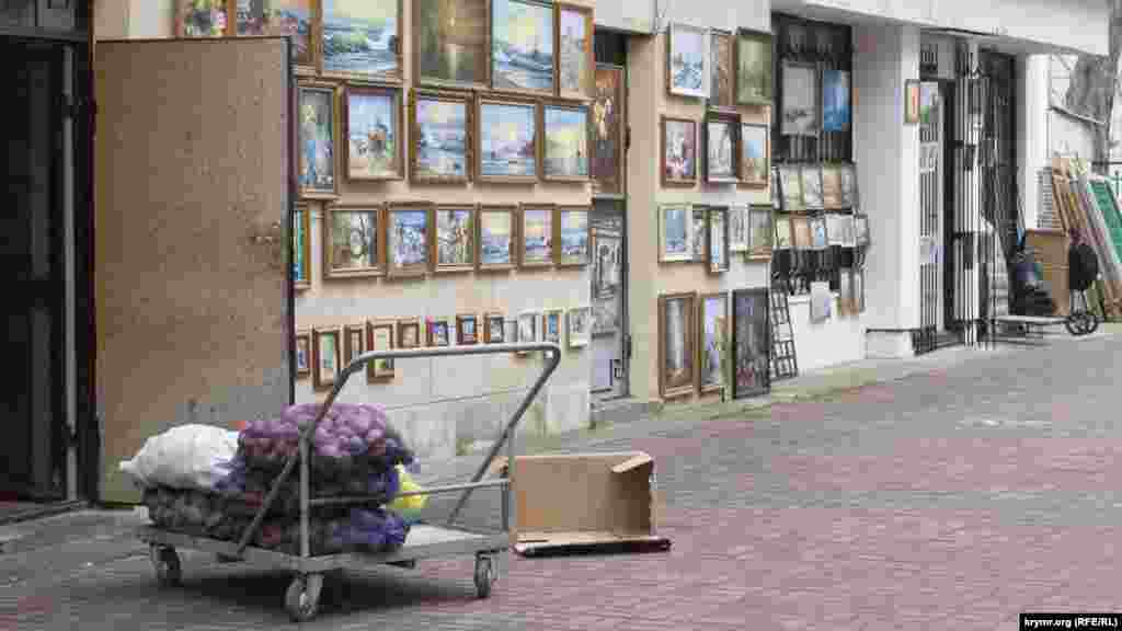 Картофель на «феодосийском Монмартре»