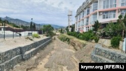 Пересохшая река Кутлак в районе пляжа села Веселое Судакского округа – Крым, июнь 2025 года