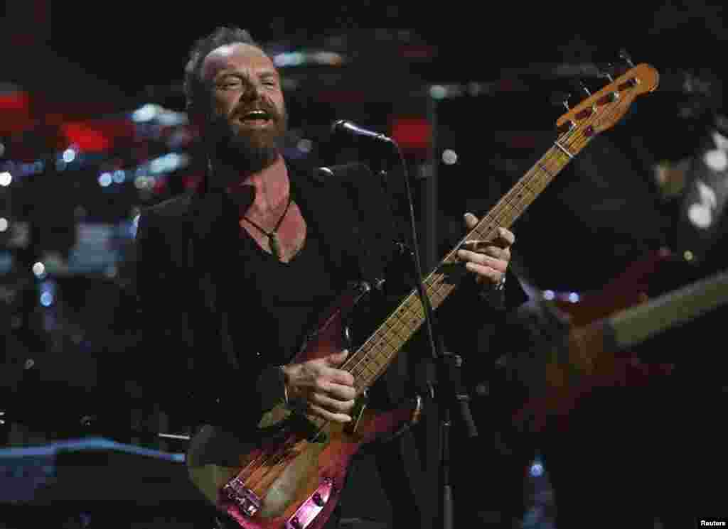 Ситораи бритониёӣ Стинг соли 2009 дар Узбакистон барои духтари президент Гулнора Каримова  консерт дод. Аммо Стинг дар соли 2011 аз додани консерт дар Қазоқистон ба нишони тарафдорӣ аз корпартоии коргарони ширкати нафти Жанаозен даст кашид.