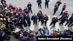 Акция протеста у венгерского парламента, Будапешт, 14 апреля 2025 года