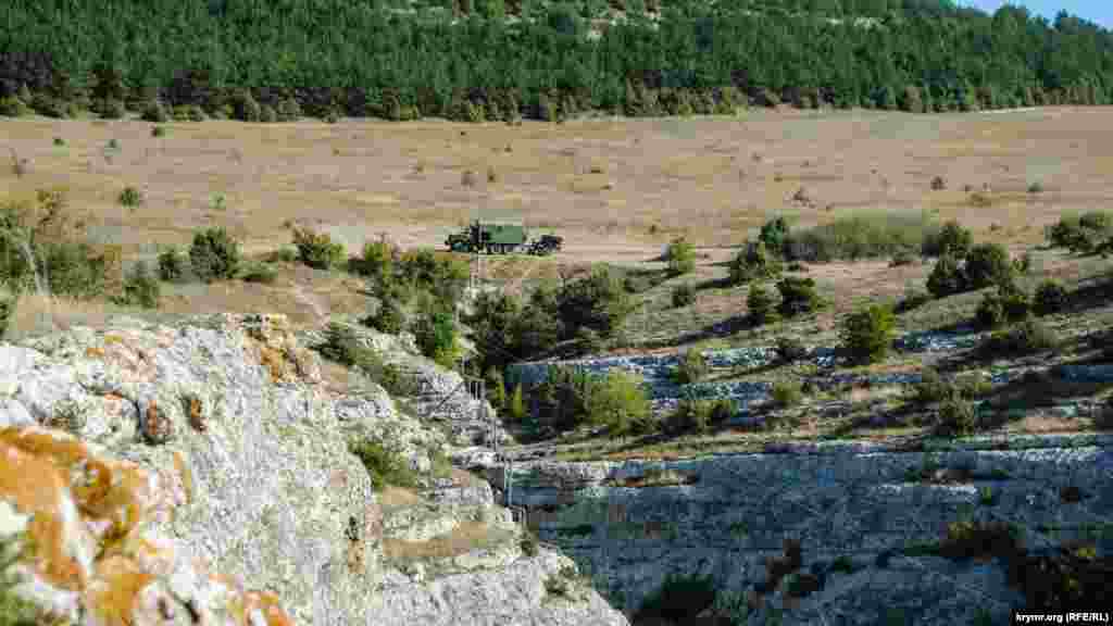 «Мусульманское кладбище прихода Салачик Асма-кую» – некрополь с давней историей, занимающий юго-восточный склон Кала-Асты и дно расселины