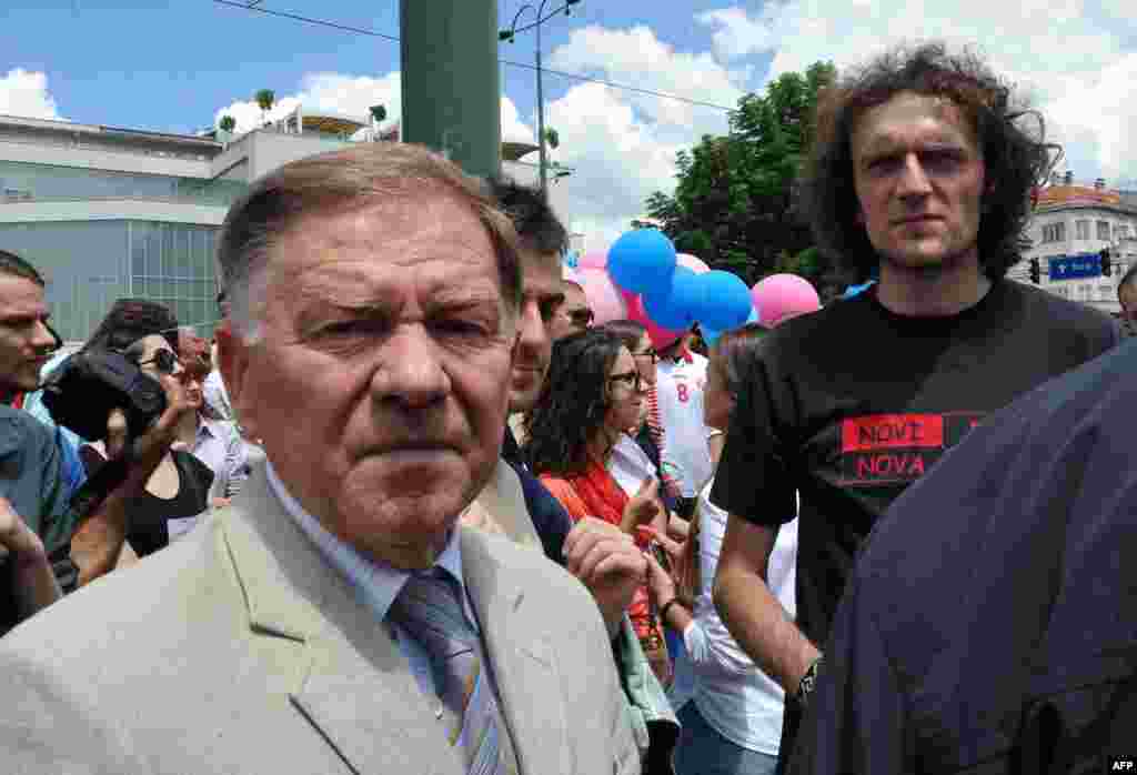 Gradonačelnik Sarajeva, Ivo Komšić pridružio se protestima, 11. juni 2013. Foto: AFP / Elvis Barukčić