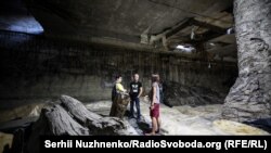 Підземна частина Поштової площі з археологічним шаром