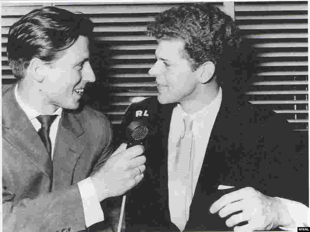 Юрий фон Шлиппе (у микрофона – Юрий Мельников) берет интервью у американского пианиста Вана Клайберна, 1958 год