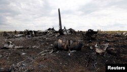Уламки літака Іл-76, збитого бойовиками на Донбасі, внаслідок чого загинули 49 людей, Луганщина, 14 червня 2014 року
