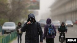 Внаслідок негоди в Україні 28 жовтня загинуло 3 людини, ще 10 отримали травми, повідомляє Державна служба з надзвичайних ситуацій