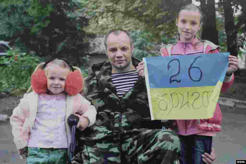 Козаченко Андрій. 26 протитанкова бригада, мобілізований. Поранений під Амвросієвкою. Чисоленні поранення, ампутація ноги. Фото Олександра Чекменьова