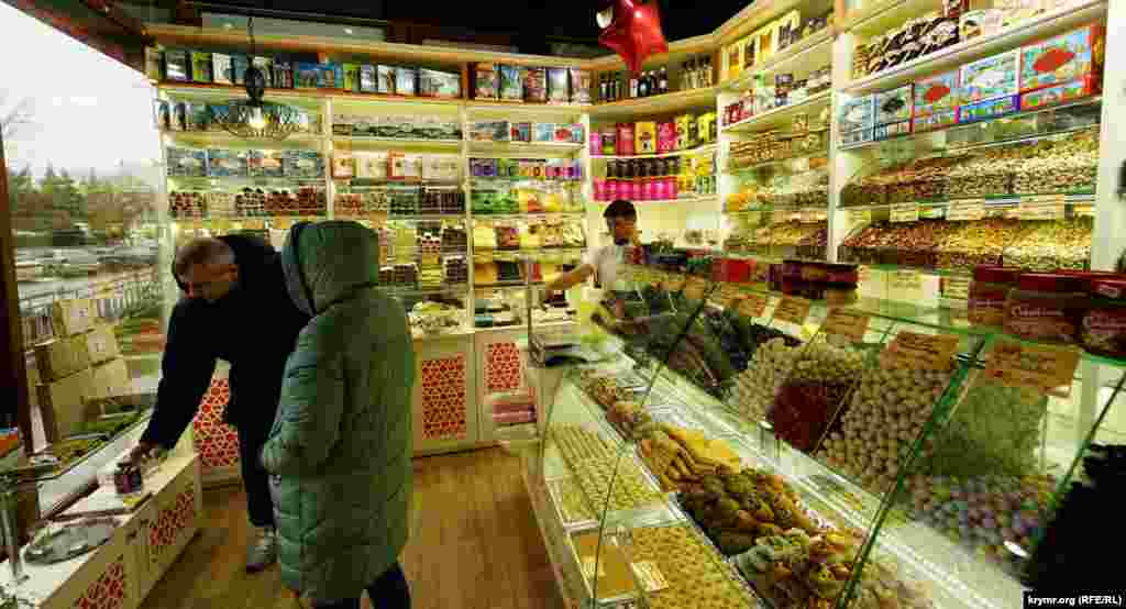 «Восточные сладости» рядом с автостанцией