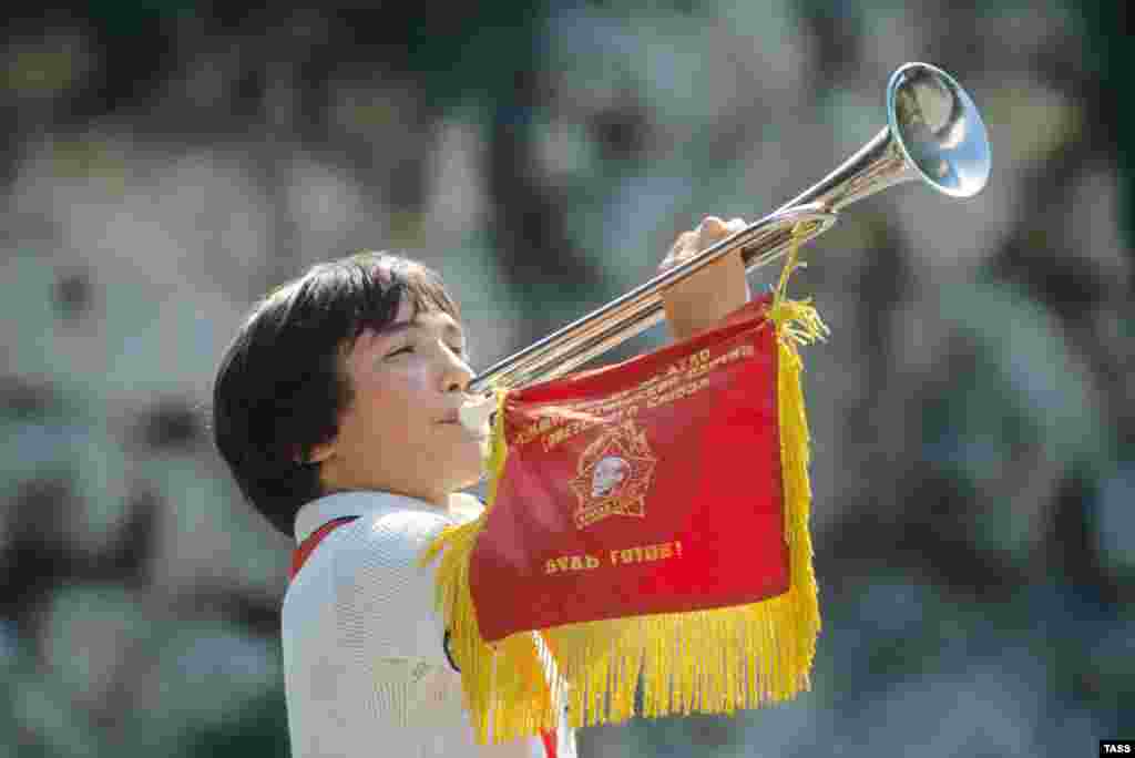 «Артек» — международный детский центр в Крыму. В советское время был самым знаменитым пионерским лагерем в СССР