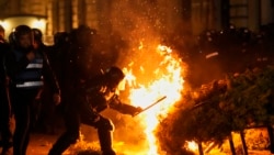 Протести у Бухаресті: учасники проти скасування кандидатури праворадикала на пост президента  Протести у Бухаресті: учасники проти скасування кандидатури праворадикала на пост президента