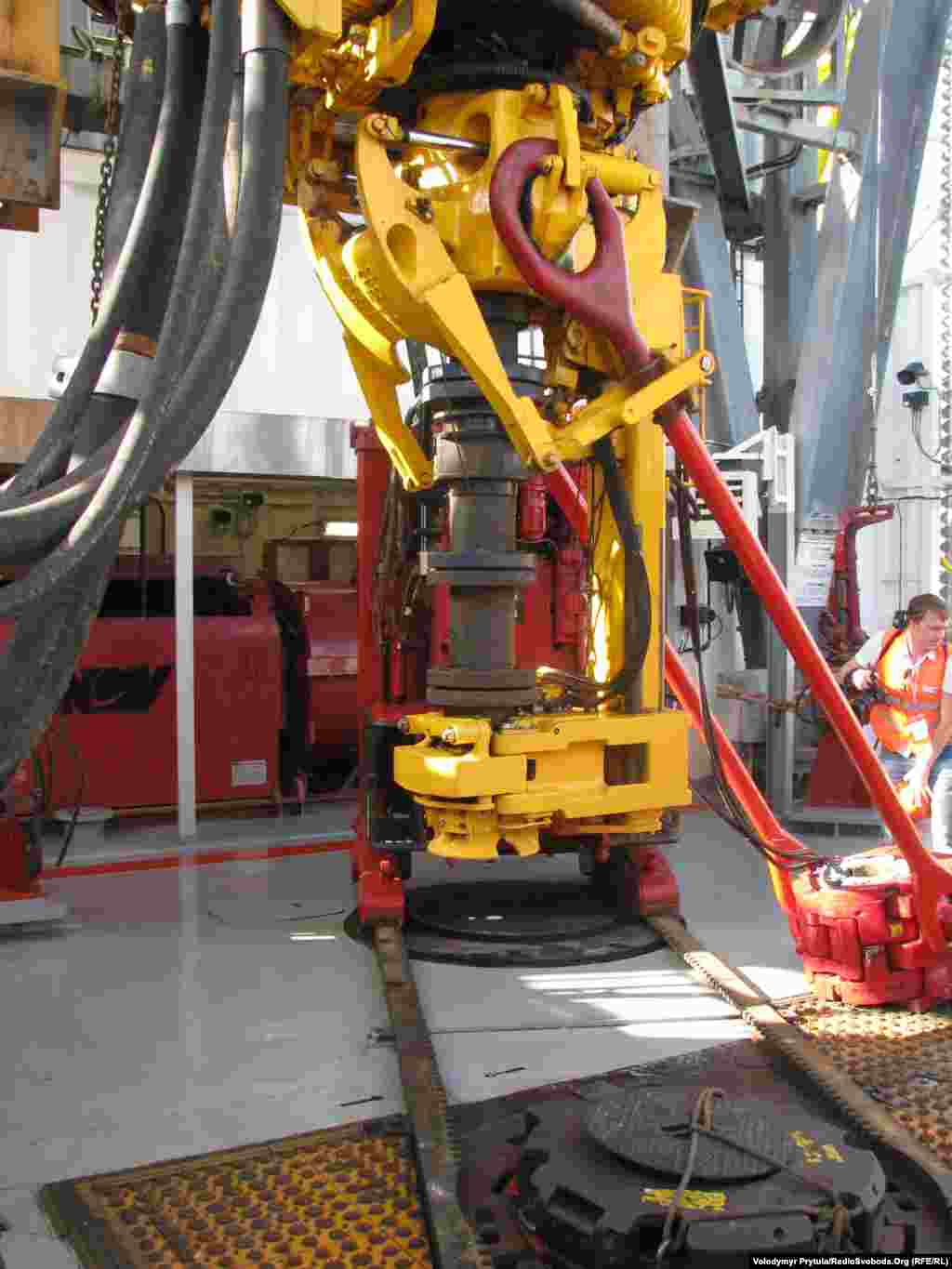 «Петр Годованец» мог бурить морское дно более чем на 9 километров в глубину.