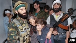 Шамиль Басаев с заложниками в Будённовске, 17 июня 1995 года