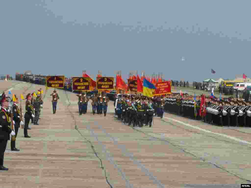 Всі Команди віддаються українською.