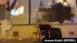 Përplasje në protestë pranë selisë së Partisë Përparimtare Serbe në Novi Sad.