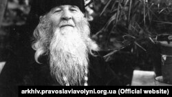 Амфілохій Почаївський (у світі Яків Варнавович Головатюк, 1894–1971) – священник Українського екзархату РПЦ, схиігумен Почаївської лаври. Святий, чудотворець, старець, допомагав пораненим воякам УПА