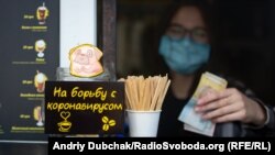 У Києві та сімох областях показники не дозволяють послабити карантинні обмеження для кафе та ресторанів, заявив Віктор Ляшко