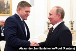 Прем’єр Словаччини Роберт Фіцо і очільник Росії Володимир Путін під час зустрічі у Москві