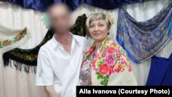 Алла Іванова із чоловіком (обличчя приховано за її проханням)