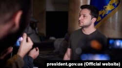 Президент України Володимир Зеленський під час інтерв’ю CNN і Reuters. Київ, 1 березня 2022 року