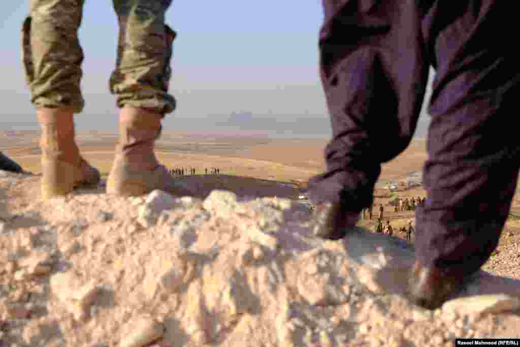 Махмуд є одним з кількох журналістів, які були з курдськими силами «пешмерга» на шляху до Мосула. Бійці «пешмерги» воюють спільно з іракською армією та коаліцією на чолі зі США.