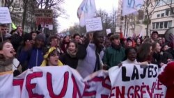 Уряд Франції представив пенсійну реформу, масові протести продовжуються – відео Уряд Франції представив пенсійну реформу, масові протести продовжуються – відео