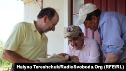 Михайло (ліворуч), Зеновій (сидить), Мирон (праворуч) Шептицькі