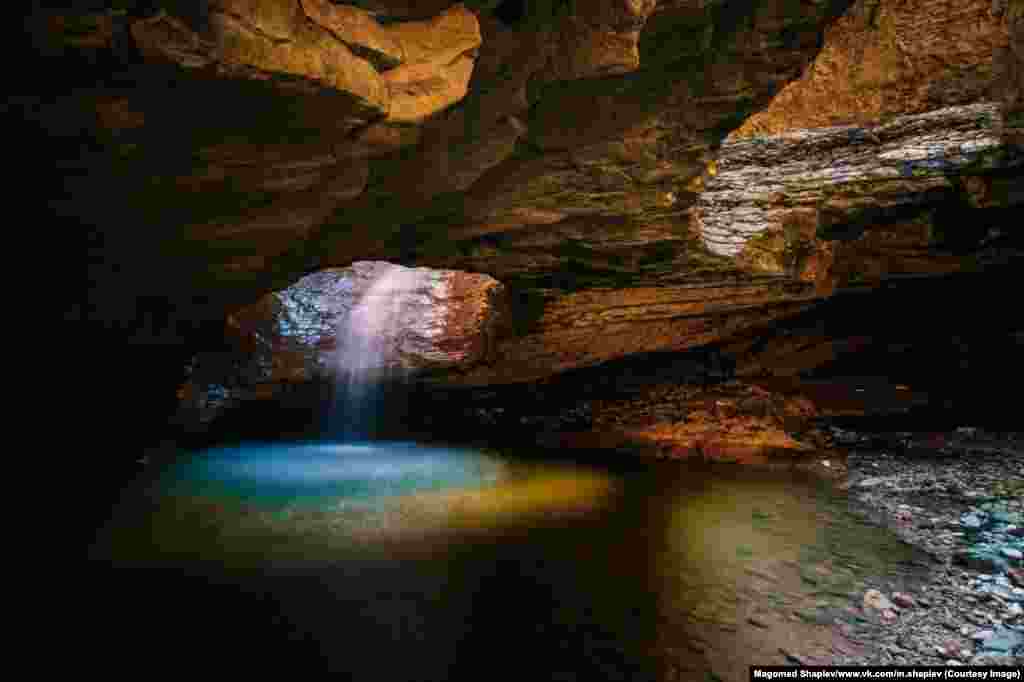 Еще одно из открытий Шапиева - фотография подземелья в Дагестане  