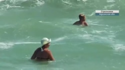 Курорт на админгранице: как отдыхают по обе стороны Арабатской стрелки (видео) Курорт на админгранице: как отдыхают по обе стороны Арабатской стрелки (видео)