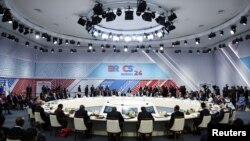 Офіційні особи беруть участь у пленарному засіданні саміту БРІКС 2024 у Казані, Росія, 23 жовтня 2024 року