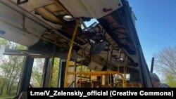 Російські війська 23 квітня вдарили дроном-камікадзе по автобусу з працівниками підприємства в Марганці