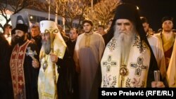 Митрополит Онуфрій (л) і митрополит Амфілохій (п) на чолі акції протесту, Подгориця, 27 лютого 2020 року