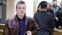 Колишній редактор Nexta затриманий у Мінську після посадки нібито замінованого літака (відео) Колишній редактор Nexta затриманий у Мінську після посадки нібито замінованого літака (відео)