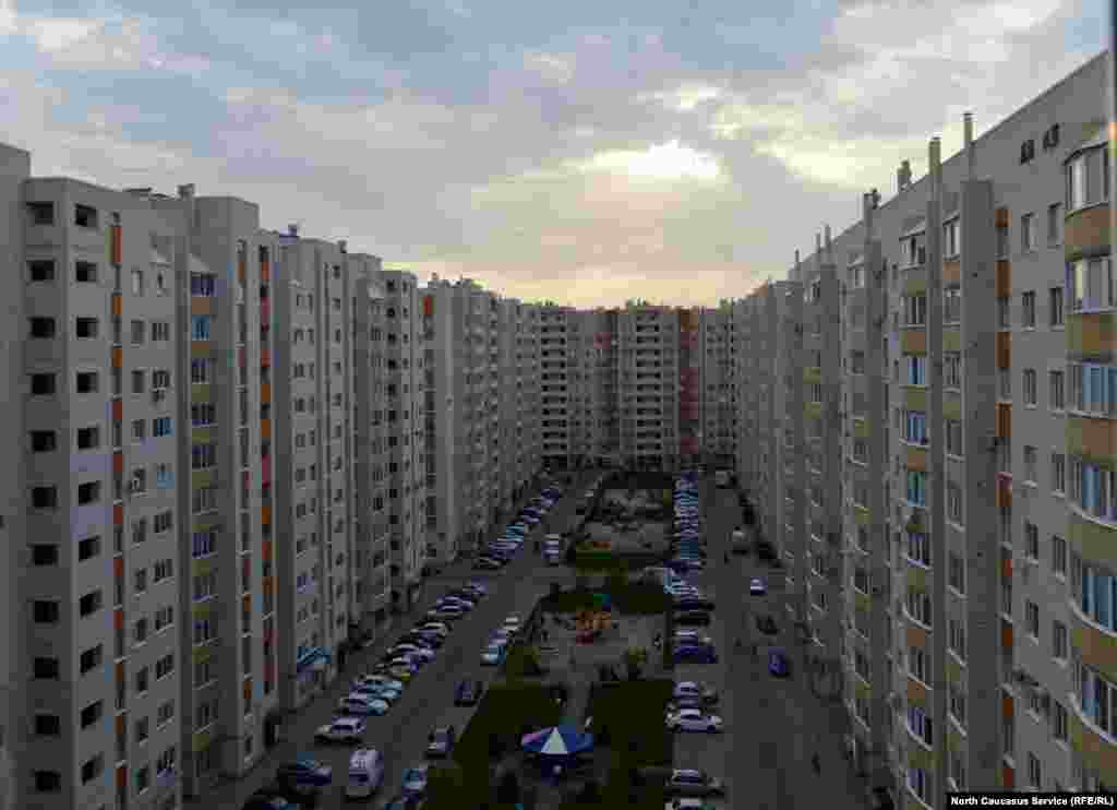 По вечерам здесь не найти парковочного места.