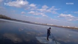 Рибалка спінінгом врятував хлопчика, якого віднесло від берега на крижині Рибалка спінінгом врятував хлопчика, якого віднесло від берега на крижині