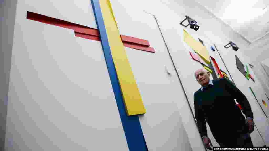 Дмитро Горбачов, професор, мистецтвознавець, історик мистецтва України, під час відкриття виставки «Малевич. Поза межами полотна»