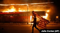 Протестувальники блокували вулиці і вигукували «Життя чорних має значення» під час демонстрацій 29 травня у кількох американських містах