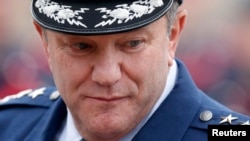 На снимке: генерал Филип Бридлав