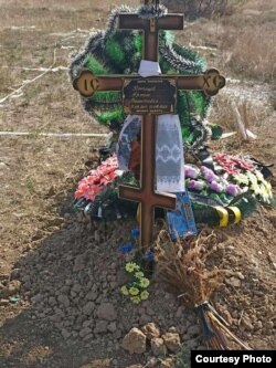 Могила Артема Конищева. Фото з особистого архіву родини